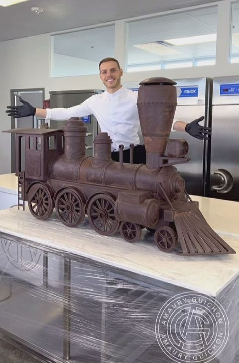 Amaury Guichon chef | Chocolate Train 🤎 | Facebook Chocolate Sculptures Art, Chocolate Guy, Sugar Sculpture, Chocolate Board, Chocolate Hacks, Amaury Guichon, Chocolate Designs, Chocolate Sculpture, Sculptures Art