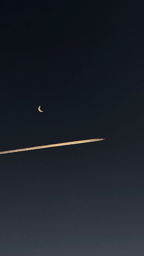 #sky #moon #airplane #plane #night #nightsky Airplane And Moon, Travel Flatlay, Goodnight Post, Rainy Sky, Airplane Flying, Sky Moon, Dark Skies, Sky And Clouds, Sky Aesthetic