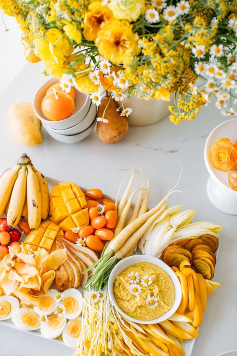 A modern pink and yellow bridal shower brunch with JNSQ wine - 100 Layer Cake Yellow And Orange Charcuterie Board, Sunshine Charcuterie Board, Yellow Charcuterie Board, Yellow Breakfast, Appetizer Boards, Yellow Aesthetics, Yellow Picnic, Brunch Celebration, Colour Party