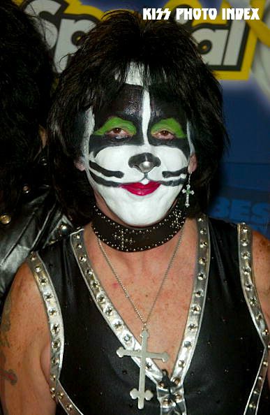 pete Banda Kiss, Siren Eyes, Kiss Funny, Eric Singer, Kiss Images, Peter Criss, Peter Griffin, Paul Stanley, Best Kisses