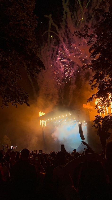 Wireless Festival Aesthetic, Travis Scott Concert Aesthetic, Wireless Concert, Travis Concert, Aesthetic Fireworks, Travis Scott Concert, Wireless Festival, Ibiza Travel, Finsbury Park