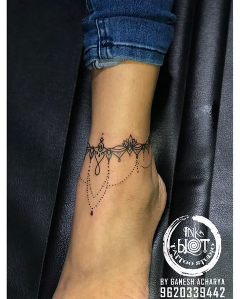 Ankle Cuff Tattoo, Charm Anklet Tattoo, Tattoo Bein Frau, Anklet Tattoos For Women, Ankle Foot Tattoo, Mandela Tattoo, Wrist Bracelet Tattoo, Toe Tattoos, Maching Tattoos