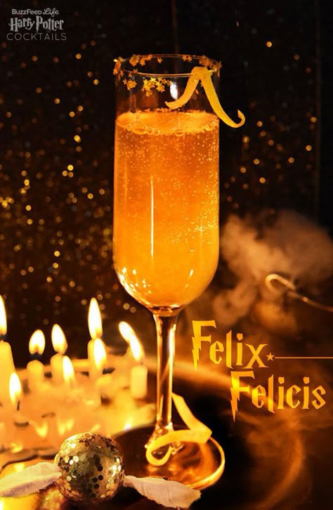 And do a champagne toast with Felix Felicis. | 25 Completely Magical "Harry Potter" Wedding Ideas Harry Potter Cocktails, Lemon Drop Shots, Harry Potter Drinks, Harry Potter Recipes, Liquid Luck, Harry Potter Marathon, Felix Felicis, Harry Potter Party Ideas, Make Simple Syrup