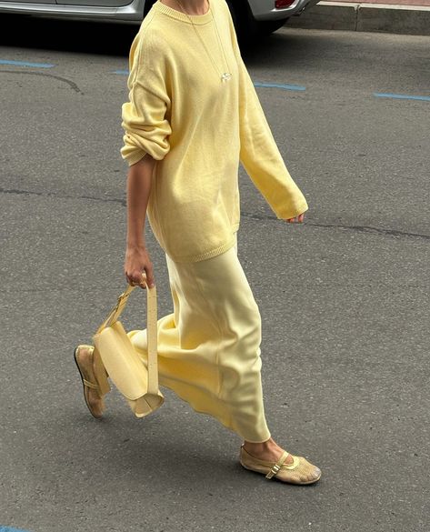 Monochromatic Outfit, Mum Fashion, Yellow Outfit, Outfit Inspo Fall, Glamour Fashion, Fashion Pictures, Spring Summer Fashion, Moscow, Chic Outfits