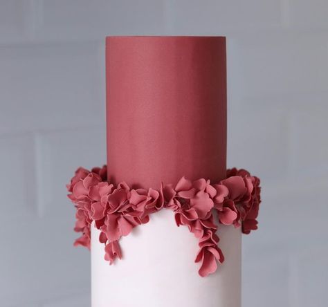 Isabelle Boizis on Instagram: "Reminiscing on these gorgeous ruffles and colour combo 😍 Fondant used @massa_ticino_sugarpaste #cakedesign #weddingcake #colourcombo #cakedecorating #cakeofinstagram #instacake #fondantcake" Architectural Cake, Architecture Cake, Mummy Cake, Pretty Valentines, Ruffles Cake, Elegant Cake Design, Mini Wedding Cakes, Fondant Cake Designs, Cake Templates