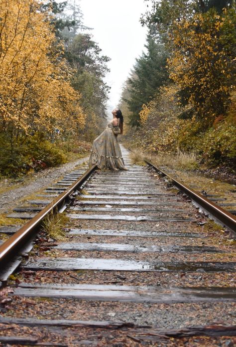 Railway Pictures Ideas, Senior Pics On Railroad Tracks, Senior Photos Train Tracks, Railroad Tracks Photoshoot, Railroad Track Photoshoot, Railway Photoshoot, Train Track Poses, Train Track Photoshoot, Warrior Photoshoot