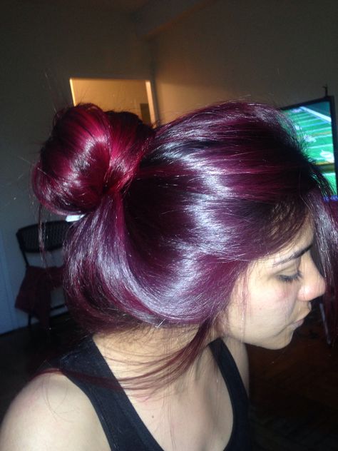 Magenta hair loreal hi color Magenta Hair Dye Ideas Solid Color, Purplish Red Hair, Magenta Hair Color, Raspberry Hair Color, Book Closet, Fuschia Hair, Deep Purple Hair, Raspberry Hair, Bright Purple Hair