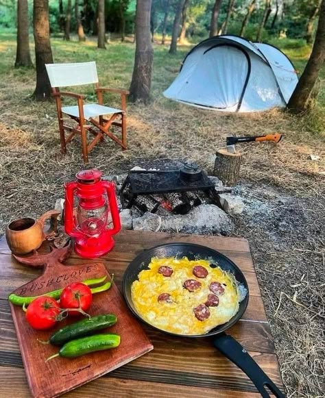 Simple Camping Meals, Food Hacks Easy, Camping Lunch Ideas, Camping Dinner Ideas, Food Ideas Camping, Easy Camping Food Ideas, Camping Food Hacks, Easy Camping Breakfast, Campfire Snacks