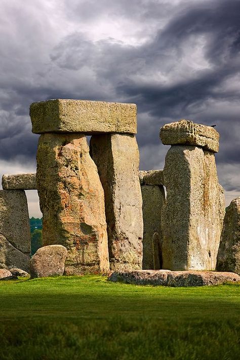 Stonehenge England, Stone Circle, Standing Stones, Prehistoric World, Standing Stone, Digital Asset Management, Sacred Places, Ancient Aliens, Ancient Ruins