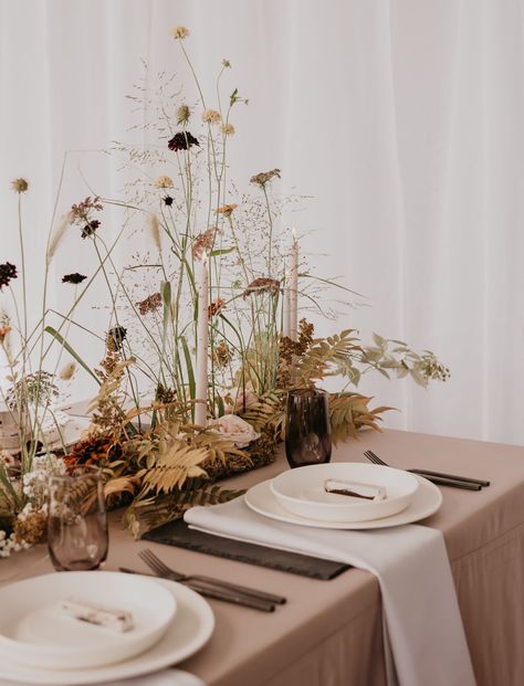 Wildflower Centerpieces, Dried Flowers Wedding, Nature Inspired Wedding, Centerpiece Table, Organic Wedding, Beautiful Wedding Invitations, Wildflower Wedding, Dried Floral, Wedding Tablescapes