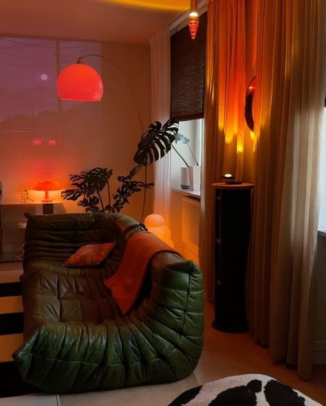 Aesthetic Decoration Ideas, Thankful Everyday, Lamp Aesthetic, Red Lighting, Room Plants, Aesthetic Decoration, Comfort Place, Red Lamp, Living Room Plants