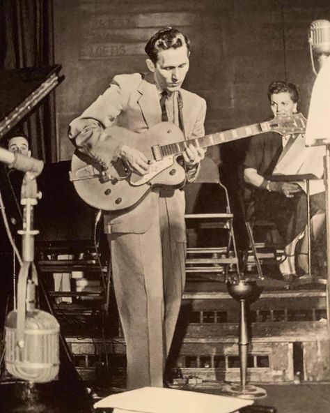 Gretsch Guitars on Instagram: “Today would have been @officialchetatkins 96th birthday. #cgp #gretschguitars #chetatkins” Ernest Tubb, Antique Violin, Carl Perkins, John Lee Hooker, Chet Atkins, Country Musicians, Waylon Jennings, Blues Musicians, Country Blue