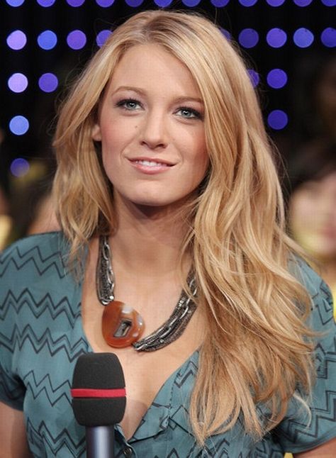 Blake Lively Blake Lively Hair, Warm Blonde Hair, Color Rubio, Serena Van Der, Warm Blonde, Honey Blonde Hair, Serena Van, Serena Van Der Woodsen, Jennifer Morrison