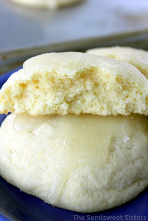 Southern Tea Cake Cookies Yea Cake Cookies, Soft Tea Cakes Old Fashioned, Southern Tea Cake Cookies, Tea Cake Cookie Recipe, Old Fashioned Tea Cakes, Cake Cookies Recipe, Tea Cake Recipe, Tea Cakes Southern, Southern Tea