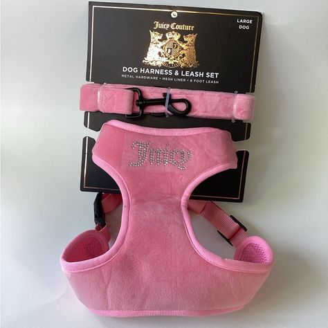 Juicy Couture ~ Pet 6 Ft Velour Dog Leash & Bedazzled Harness Pink ~ Size Large Dream Things To Buy, Pink Dog Supplies, Girly Dog Accessories, Pink Dog Stuff, Bunny Leash, Chihuahua Accessories, Cat Boutique, Princess Paris, Puppy Decor