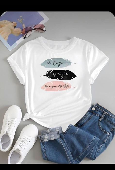 Female Tshirt, Outfit Hacks, Lady Clothes, Fingerprint Art, Womens Graphic Tees, Avocado Fruit, T Shirt Outfit, Cute T Shirts, Trendy Shirt Designs