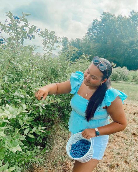 Blue, Blueberries, cute, aesthetic, artsy, blueberry picking, Indiana, Summer picture, pics, fun, cute, hot, happy, sunny, posed, blueberry picking outfit Blueberry Picking Outfit, Indiana Summer, Aesthetic Artsy, Blueberry Picking, Rain Cape, Local Honey, Fun Cute, When It Rains, Cute Aesthetic