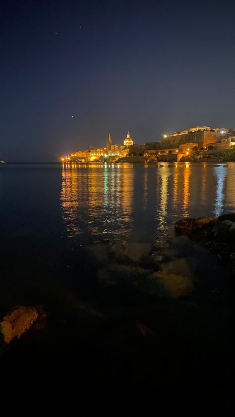 #maltatravel #malta #maltadicemento #nightlife #nightsky #nightfall #nightmood #nightstand #europe #europeplaces #europetravelguide #europebucketlist #valletta Malta Nightlife, Insta Hacks, Night Mode, Pretty Pictures, Malta, At Night, Quick Saves