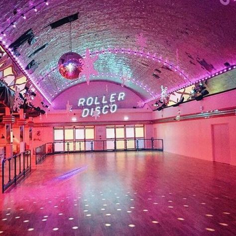 Roller Disco skating rink. It would be a blast to have a skating disco party and relive your childhood. Bar Restaurant Design, Small Restaurant Design, Roller Skating Rink, Disco Aesthetic, Industrial Room, San Myshuno, Skating Aesthetic, Roller Rink, Roller Disco