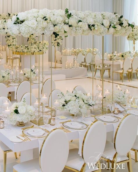 Wedding Reception Tablescapes, Wedding Reception Chairs, White Weddings Reception, White Wedding Decorations, Reception Tablescapes, Tafel Decor, Luxury Wedding Decor, All White Wedding, Wedding Floral Centerpieces