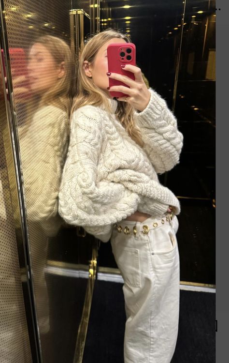 Paris In The Winter, Courtney Grow, What To Wear In Paris, Alexa Chung Style, White Cable Knit Sweater, Winter Outfits Aesthetic, French Girl Style, Winter Lookbook, Grow On Instagram