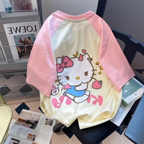 Oversized Hello Kitty Shirt, Aesthetic Oversized Tee, Cute Oversized Shirts, Sanrio Figures, Outfits For Ocs, Tshirt Aesthetic, Am I Ok, Chic Fits, Kawaii Pens