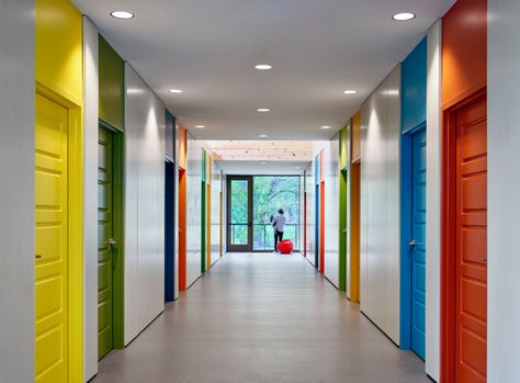 Synergy Services Children’s Center – Helix Architecture + Design Classroom Seating Arrangements, Kids Church Rooms, Playroom Mural, Small Office Design Interior, Kindergarten Interior, Classroom Interior, School Building Design, Daycare Design, School Hallways