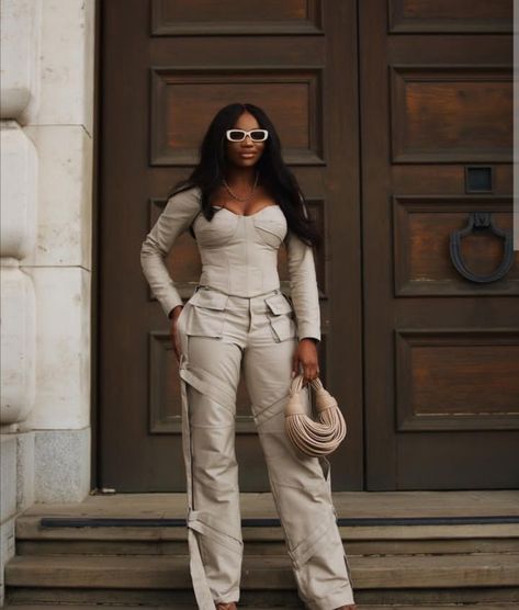 Asiyami Gold Style, Asiyami Gold, Feminine Era, Mom Aesthetic, Jeans Rock, Travel Lifestyle, Gold Style, Style Outfits, Influencer