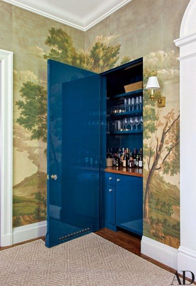 De Gournay Wallpaper, Secret Bar, Bar In Casa, Hidden Bar, Door Wraps, Secret Room, Mini Bars, Wet Bars, Hidden Door