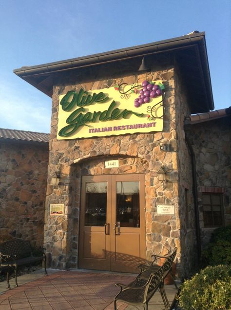 Olive Garden Interior, Olive Garden Pictures, Olive Garden Restaurant Aesthetic, Olive Garden Aesthetic, Olive Garden Food, Olive Garden Menu, Olive Garden Catering, Olive Garden Restaurant, Italian Grill