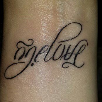 Look at it upside down. Upside Down Words Tattoo, Upside Down Tattoo Ideas, Upside Down Tattoos Words, Christmas Family Quotes, Quotes Thanksgiving, Funny Christmas Wishes, Family Christmas Quotes, Ambigram Tattoo, Family Tattoo