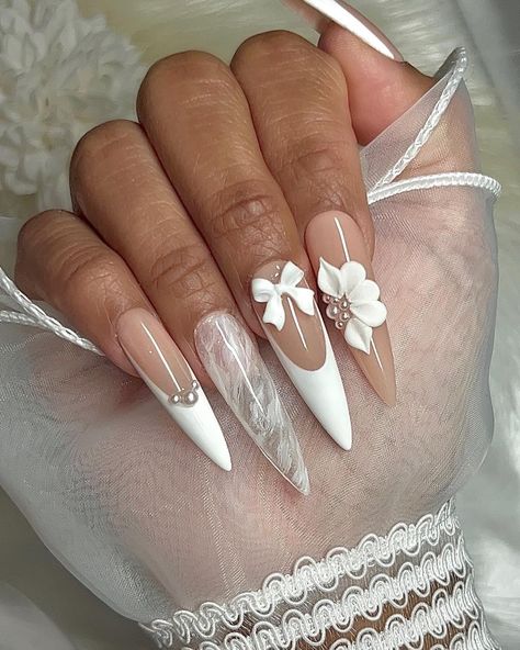 White Stiletto Nails, Classy Fall Nails, Unique Nail Art, Gel Toe Nails, Gold Nail Art, Nude Nail Designs, Spring Nail Designs, Stiletto Nails Designs, Casual Nails