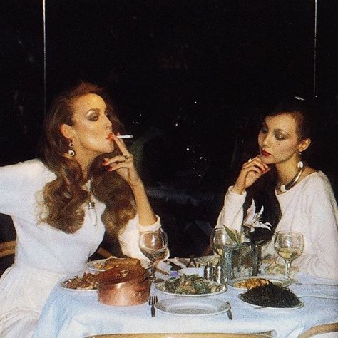 Jerry Hall 70s, Marie Helvin, Rock N Roll Aesthetic, Mr Chow, 70s Glamour, Jerry Hall, Cover Girl, 70s Style, Iconic Photos