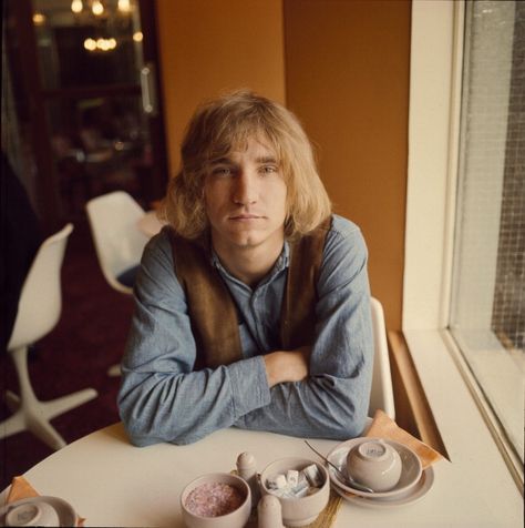 Joe Walsh 1970s | Joe Walsh of the James Gang and later The Eagles portrait London 20th ... Joe Walsh Eagles, Joe Walsh, Eagles Band, Glenn Frey, Wind In My Hair, Cover Band, The Eagles, The James, Entertainment Music