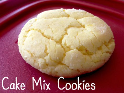 Cake mix cookie Super simple, easy, delicious cookies! 1 box cake mix, 2 eggs, 1/3 cup oil Mix ingredients Roll dough into balls Roll balls in sugar (or cinnamon sugar spice mix) Flatten balls on tray Bake 6-8 minutes until light and fluffy with crinkles in top. Trendy Cookies, Easy Delicious Cookies, 3 Ingredient Cakes, Cake Mix Cookie, Cake Mix Cookie Recipes, Cookie Cake Recipe, Cookies Cake, Easy Cheesecake Recipes, Chocolate Cookie Recipes