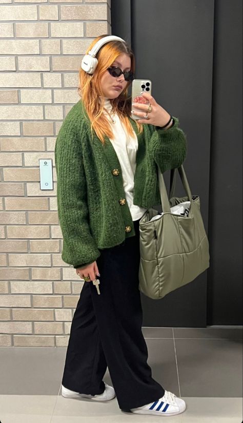 Winter Work Outfit Midsize, Green Outfits For Women Aesthetic, Winter Outfits Cold Midsize, Midsize Casual Fall Outfits, Futch Fashion Plus Size, Winter Outfits With Pants, Midsize College Outfits, Dark Green Cardigan Outfit, Midsize Autumn Outfits