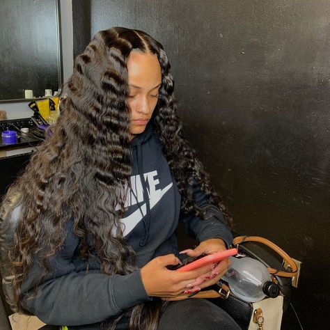 Sew In With Crimps, Middle Part Closure, Frontals Sew In, Sew In Weave, Girl Hairstyle, School Hairstyles, Middle Parts, Middle Part, Sew In