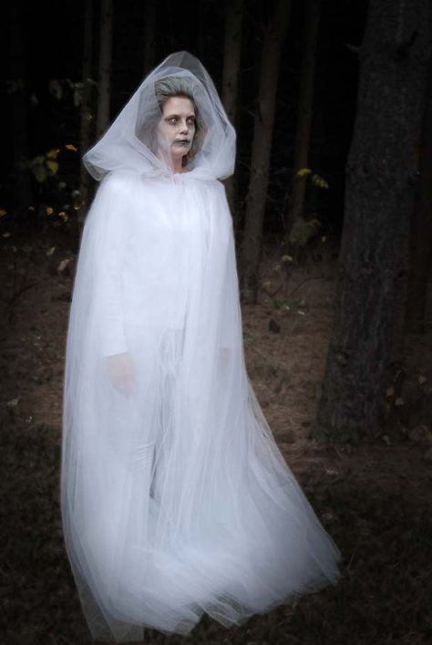 Tulle Cloak, Ghost Ideas, Ghost Woman, Forest Ghost, Victorian Ghost, Ghoul Ghost, Creepy Face, Halloween Chic, Ghost Halloween Costume