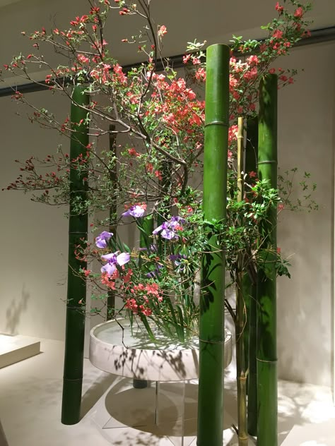 Floral Structure, Large Flower Arrangements, Bamboo Decor, Japanese Flowers, Garden Shop, Ikebana, Floral Art, Event Planning, Flower Decorations