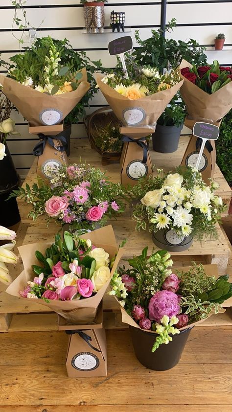 Fresh Flowers display at The Flower Cwtch Bouquet Display, Diy Bouquet Wrap, Bouquet Wrap, Online Wedding, Diy Bouquet, Flower Display, Create Website, Fresh Flowers, Flowers Bouquet