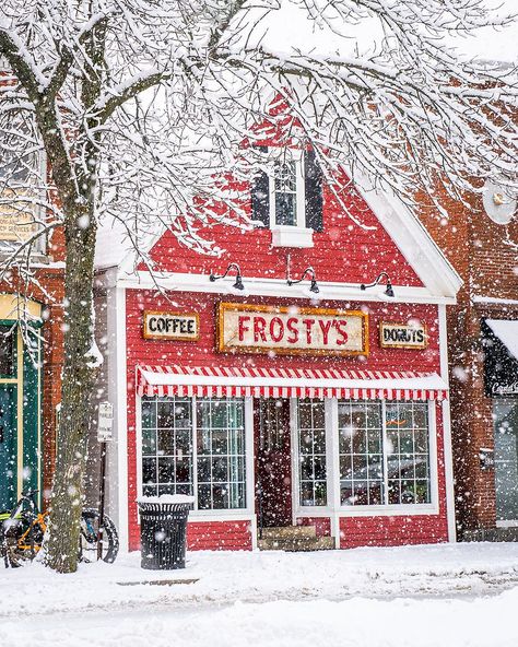 Lovelight Farms, December Mood, Christmas Barn, Maine Photography, Snow Falling, Winter Szenen, Christmas Town, Christmas Feeling, Christmas Inspo