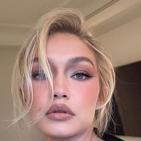 Dimitris Giannetos on Instagram: "GIGI HADID 😍 Claw clip for beautiful @gigihadid for the after party in Cannes film festival Makeup @patrickta Makeup assistant @norakourkis Hair 🙋🏼‍♂️ Hair assist @paganihair #dimitrishair #gigihadid" Gigi Hadid Makeup Looks, Gigi Makeup, Contrast Makeup, Gigi Hadid Victoria Secret, Gigi Hadid Makeup, Gigi Hadid Hair, Gigi Hadid Beauty, Jennifer Lawrence Style, Autumn Makeup