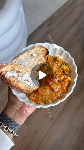 Shakayla Felice on Instagram: "Creamy Harissa Butter Beans (recipe below) - The official lima bean glow-up! 

ingredients:
* 1 tbsp olive oil
* 1 shallot, minced
* 1 tsp minced garlic
* 2 tbsp sundried tomatoes, chopped
* 1 can/box of butter beans, drained
* 2 tbsp harissa
* 3/4 cup coconut milk or soy milk for more protein
* 1/3 cup vegetable broth
* 2 tsp garlic powder
* 1/2 tsp red pepper flakes
* 1/4 cup nutritional yeast
* Handful of shredded kale
* Salt and black pepper to taste

Instructions:
* Heat olive oil in a large skillet over medium heat. Add diced shallots and cook for just 1-2 minutes. Next, add minced garlic and chopped sundried tomatoes. Sauté for about 2-3 minutes.
* Add the drained butter beans and harissa paste, followed by your choice of milk and veggie broth.
* Stir Lima Bean Recipes, Butter Beans Recipe, Butter Beans, Lentil Recipes, Healthy Eating Recipes, Veggie Dishes, Bean Recipes, Vegan Dishes, Soup And Salad