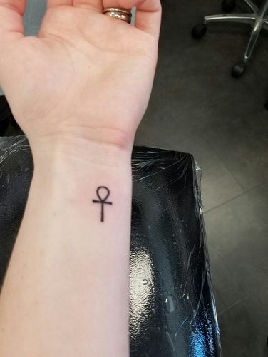 Top 9 Familiar Ankh Tattoo Designs Small Ankh Tattoo, Ankh Tattoos, Tatuaje Cover Up, Ankh Tattoo, Cream Tattoo, Small Finger Tattoos, Egyptian Tattoo, Wrist Tattoos For Women, Tattoo Cover