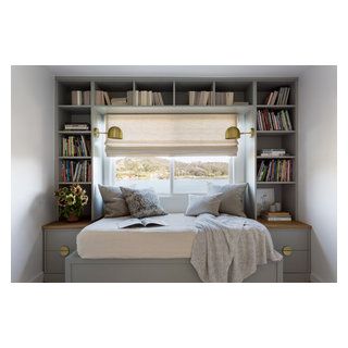 Lagoon - Beach Style - Bedroom - San Francisco - by Katie Monkhouse Interior Design | Houzz Hanging Plant Decor, Built In Daybed, Beach Style Bedroom, Bedroom Built Ins, Bed Nook, Green Oasis, Office Guest Room, Guest Room Office, Marin County