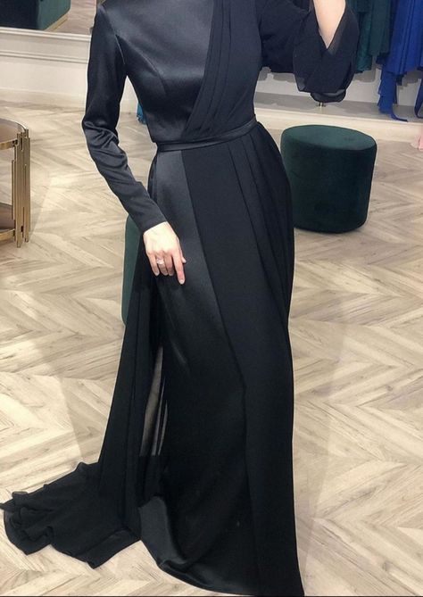 Modest Black Evening Gown, Hijabi Dresses Soiree Black, Business Formal Dresses For Women, Hijab Formal Dress, Hijabi Evening Dresses, Elegant Hijab Dress, Black Dress Hijab, Black Hijab Dress, Wrap Dresses For Women