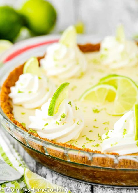 Classic Key Lime Pie Recipe, Summer Pie Recipes, Key Lime Pie Easy, Key Lime Pie Recipe, Homemade Graham Cracker Crust, Lime Pie Recipe, Biscuits Graham, Summer Pie, Keylime Pie Recipe