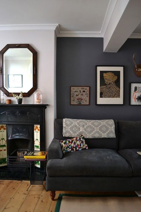 A Few Ways to Change It Up at Home for Under 10 Dollars Townhouse Chicago, Bg House, Charcoal Walls, Victorian Townhouse, Decoration Inspiration, Living Room Grey, Exterior House, New Living Room, Style At Home