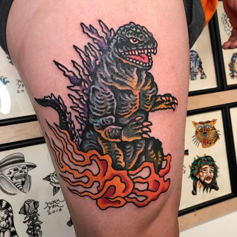 Traditional Godzilla Tattoo, Godzilla Tattoo Ideas, Godzilla Reference, Godzilla Tattoo, Torso Tattoos, Dinosaur Tattoos, Horror Punk, Traditional Tattoo Sleeve, Vintage Flash