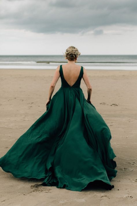 A full skirted green wedding dress at an Irish wedding. Dark Green Wedding Dresses, Emerald Wedding Dresses, Emerald Green Wedding Dress, Slytherin Wedding, Choose Wedding Dress, Green Wedding Dress, Dark Green Wedding, Green Wedding Dresses, Wedding Dress Guide